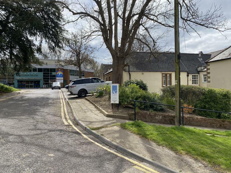 Additional property image - PERIOD OFFICE BUILDING FOR SALE/TO LET, 33 Hendford, Yeovil BA20 1UN