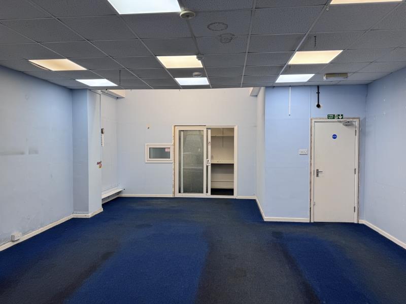 Additional property image - SHOP TO LET, 35 Forest Hill, Yeovil BA20 2PH