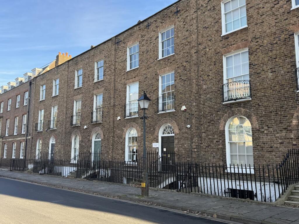 Main image of property: 16 The Crescent, Taunton, TA1 4EB