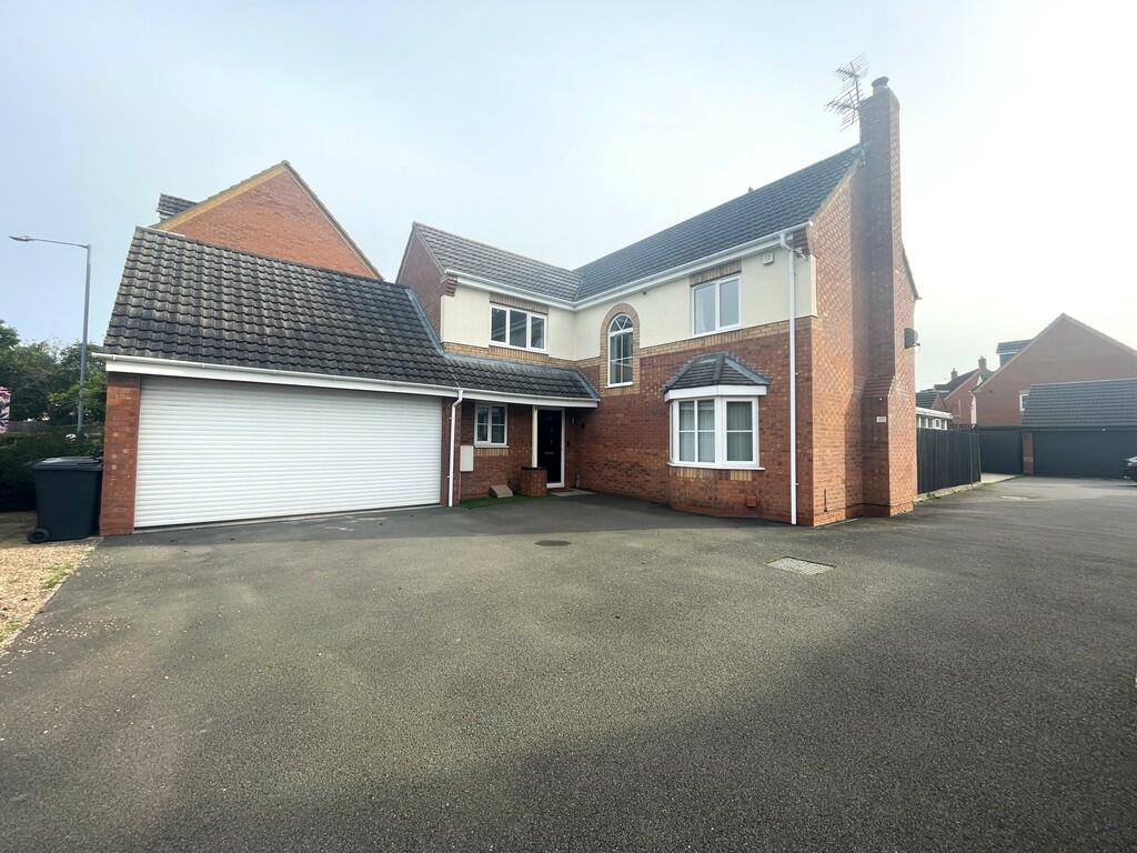 4 bedroom detached house for rent in Astley Lane, Bedworth, CV12
