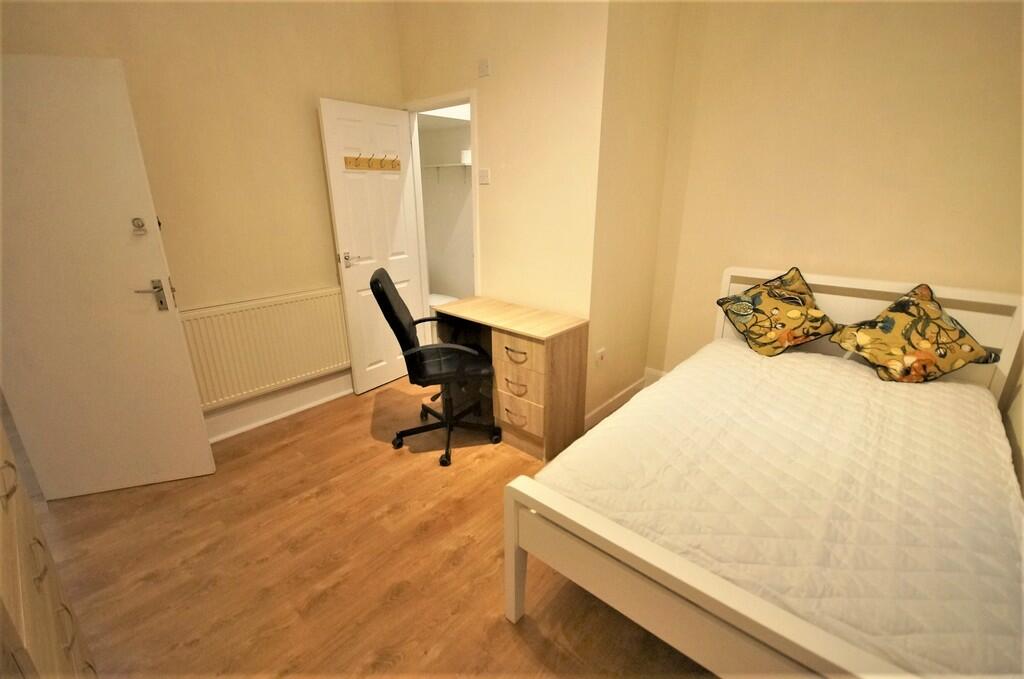 4 bedroom terraced house for rent in Bolingbroke Road, Coventry, CV3 1AQ, CV3