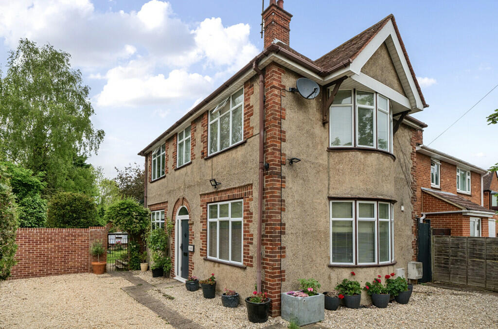 3 bedroom detached house for sale in Temple Road, Temple Cowley, East