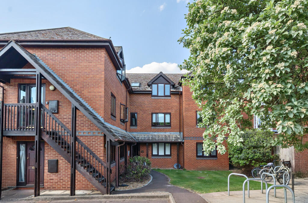 Main image of property: Cross Street, East Oxford