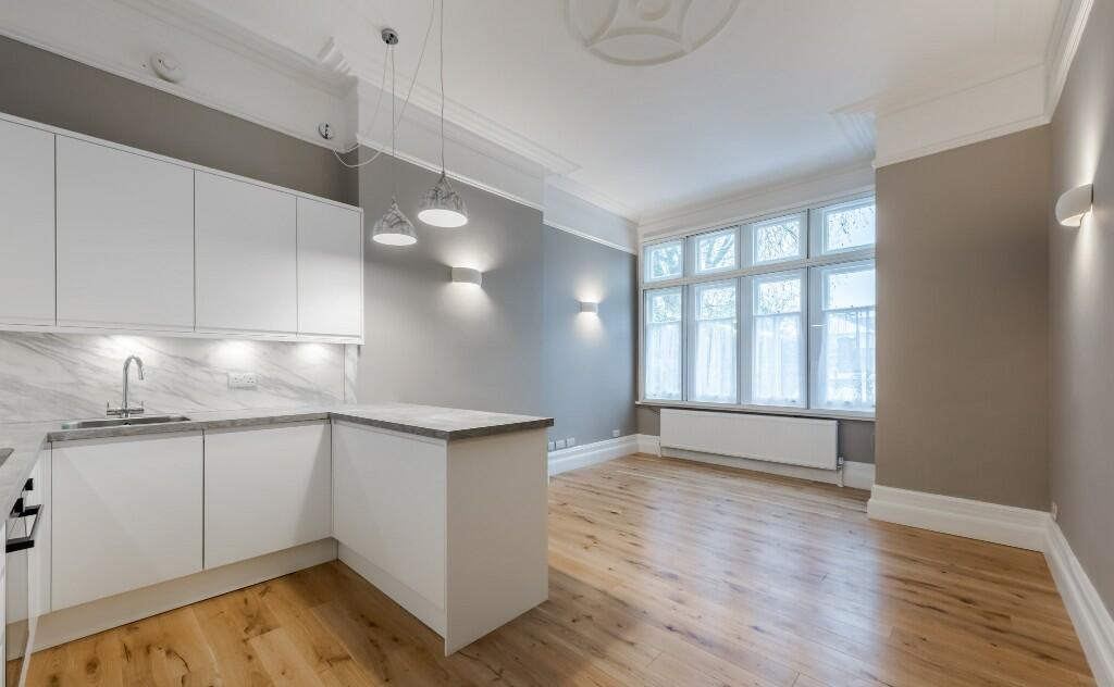 2 bedroom flat for rent in West Hill, London, SW15