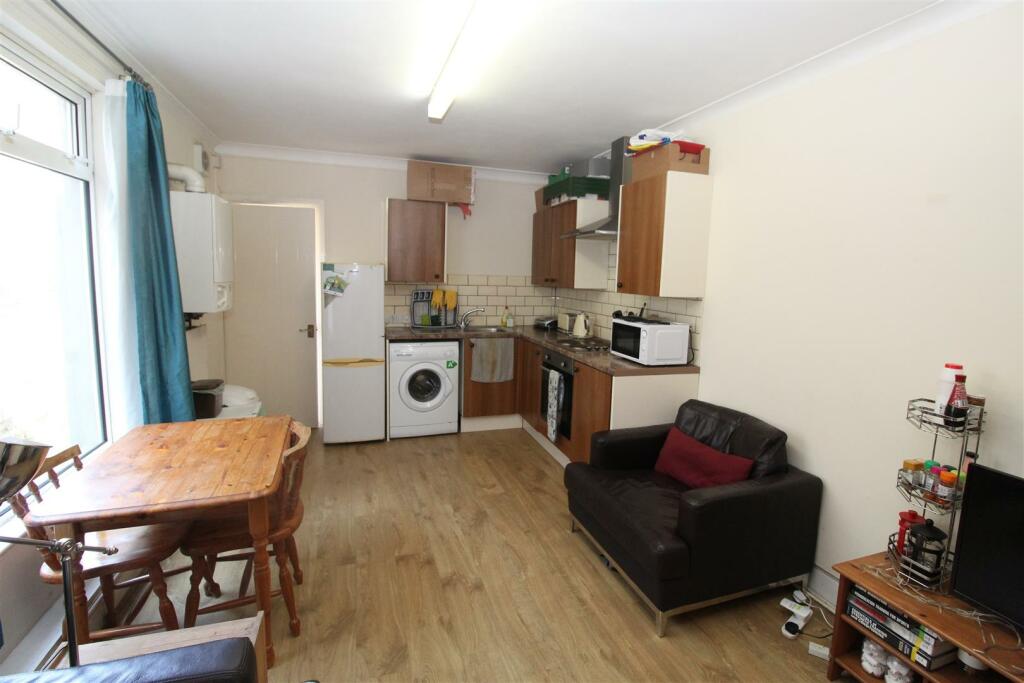 2 bedroom private hall for rent in Crwys Road, Cathays, Cardiff, CF24 4NL, CF24