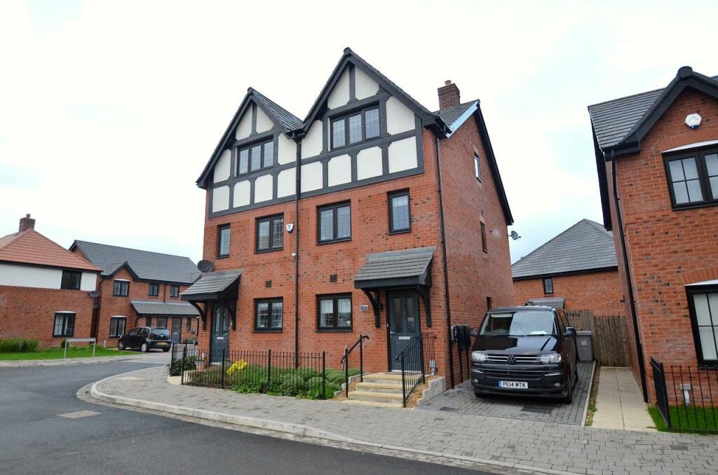 3 bedroom town house for sale in Mottram Avenue, Handforth, SK9