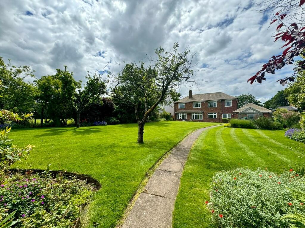 4 bedroom detached house for sale in Handforth Road, Wilmslow, SK9