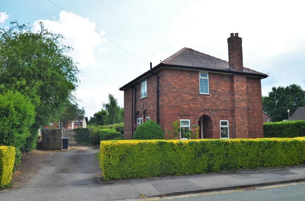 3 bedroom detached house for sale in School Road, Handforth, Wilmslow, SK9