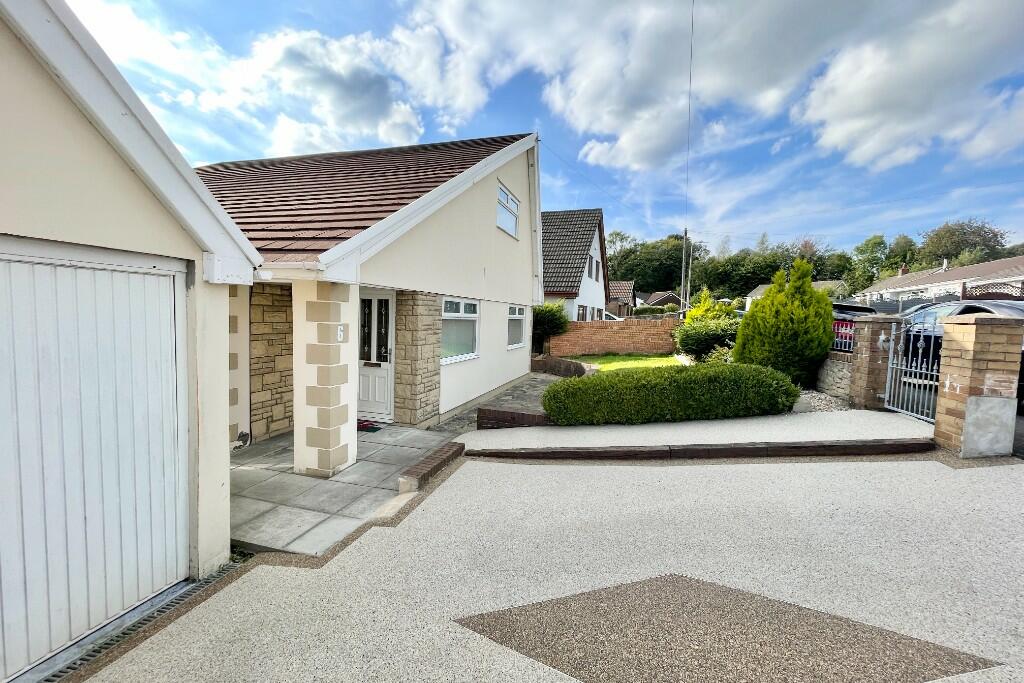 4 bedroom detached house for sale in Gwaunfarren Close, Penydarren