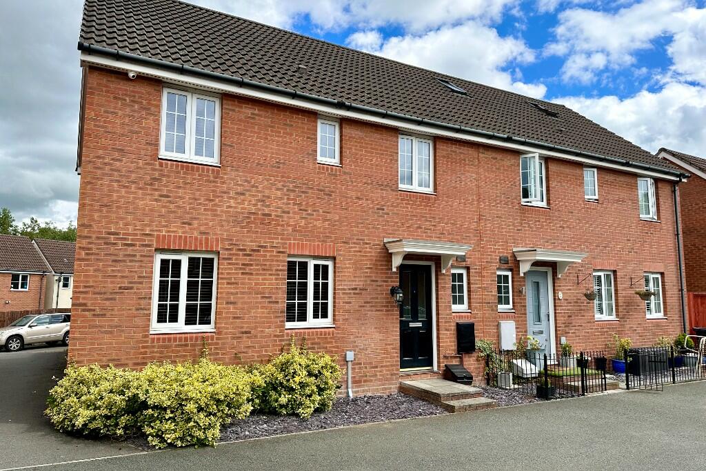 4 bedroom semidetached house for sale in Penderyn Close, Cae Penderyn