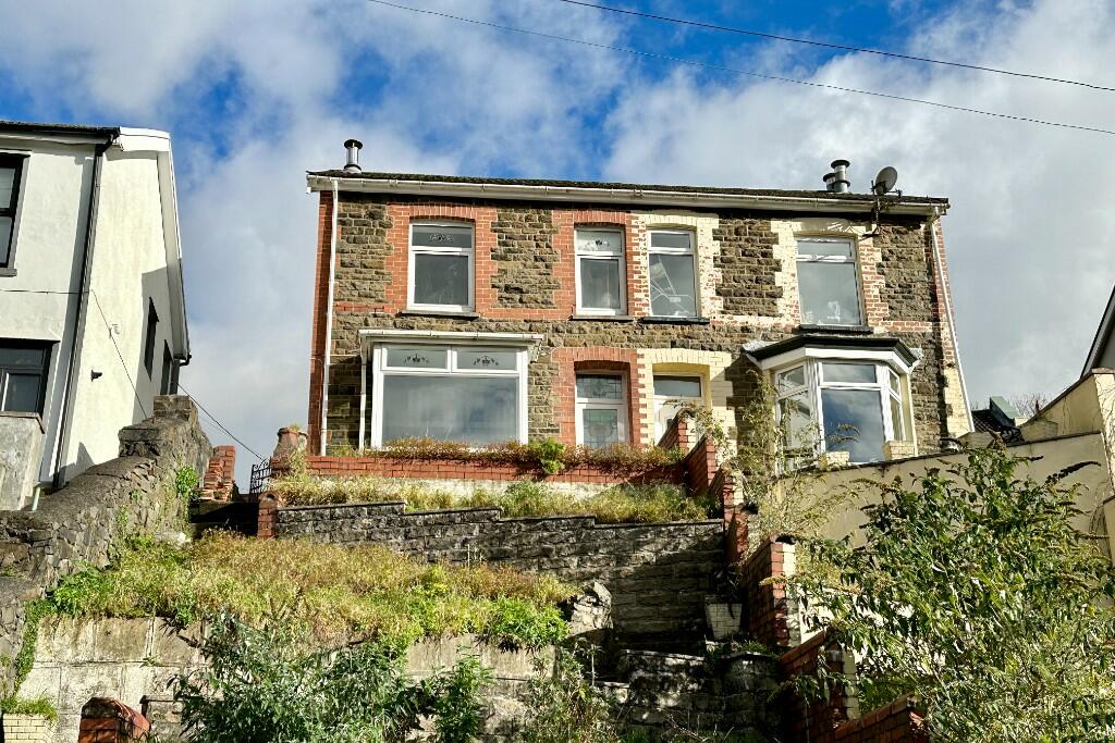 4 bedroom semidetached house for sale in Pleasant View, Troedyrhiw