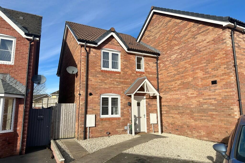 3 bedroom semidetached house for sale in Cwrt Bevan, Merthyr Tydfil