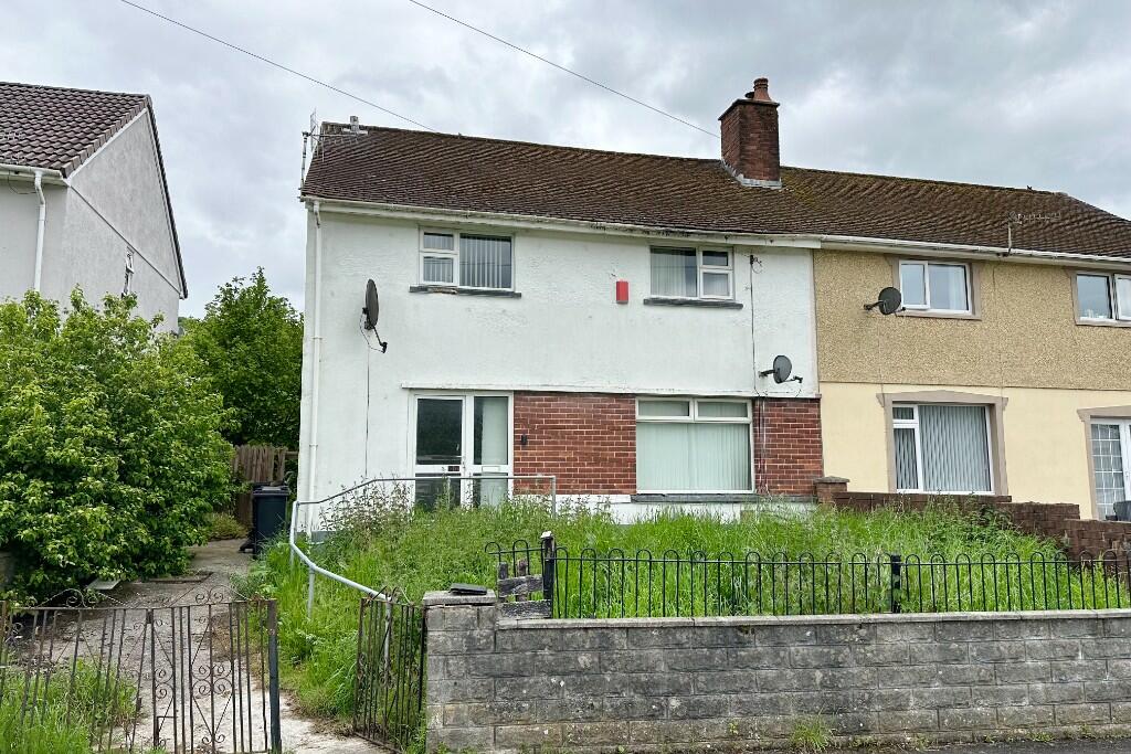 3 bedroom semidetached house for sale in Duffryn Fawr, Pentrebach