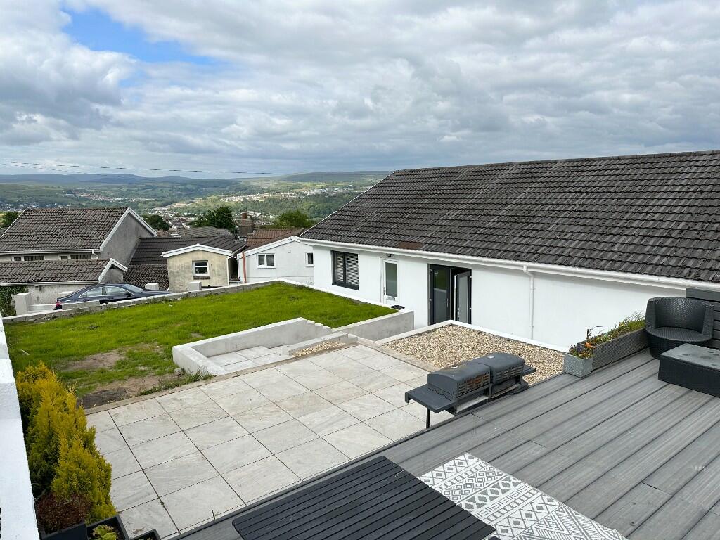 5 bedroom detached bungalow for sale in Maes Meyrick, Heolgerrig