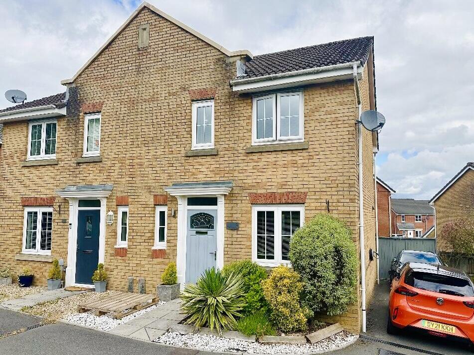 3 bedroom semidetached house for sale in Pen Cerrig Rise, Heolgerrig
