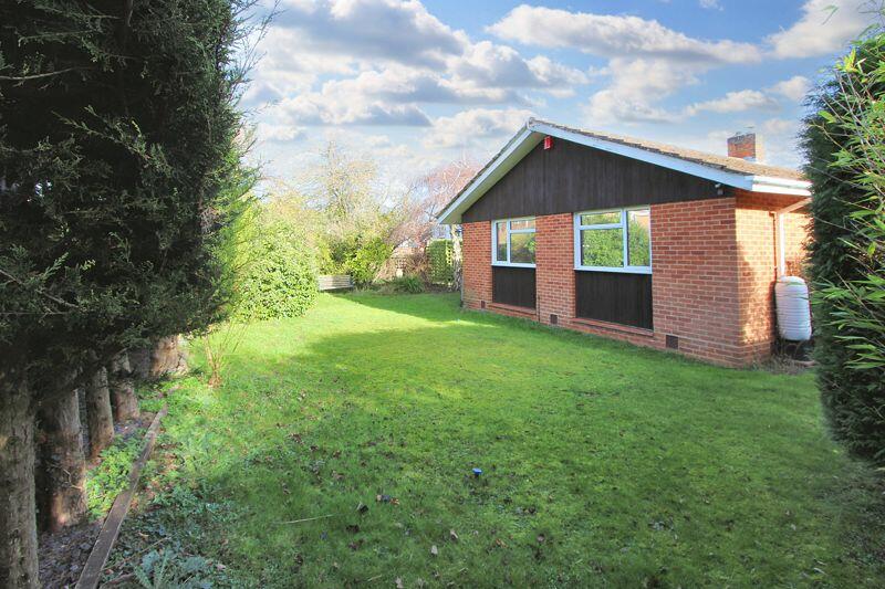 3 bedroom detached bungalow for sale in Reading Road, Chineham, RG27