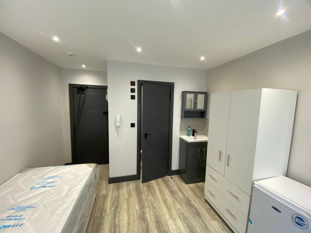 Main image of property: Whitley Wood Road, Reading, RG2