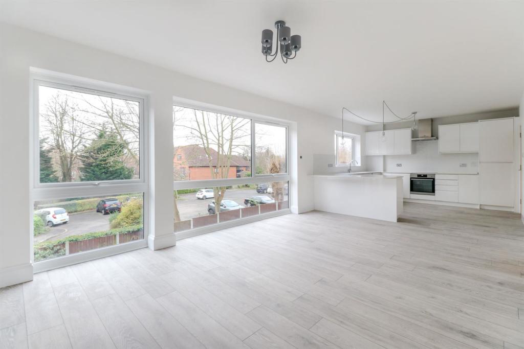 2 bedroom apartment for sale in Forest View, North Chingford E4