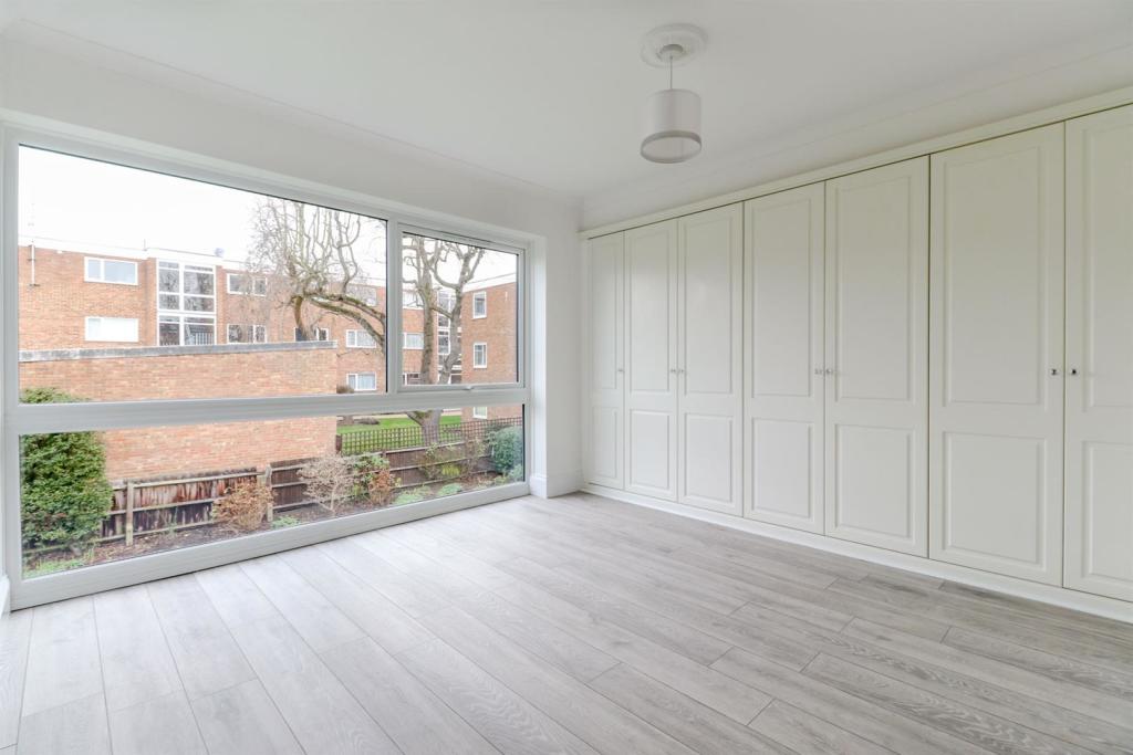 2 bedroom apartment for sale in Forest View, North Chingford E4