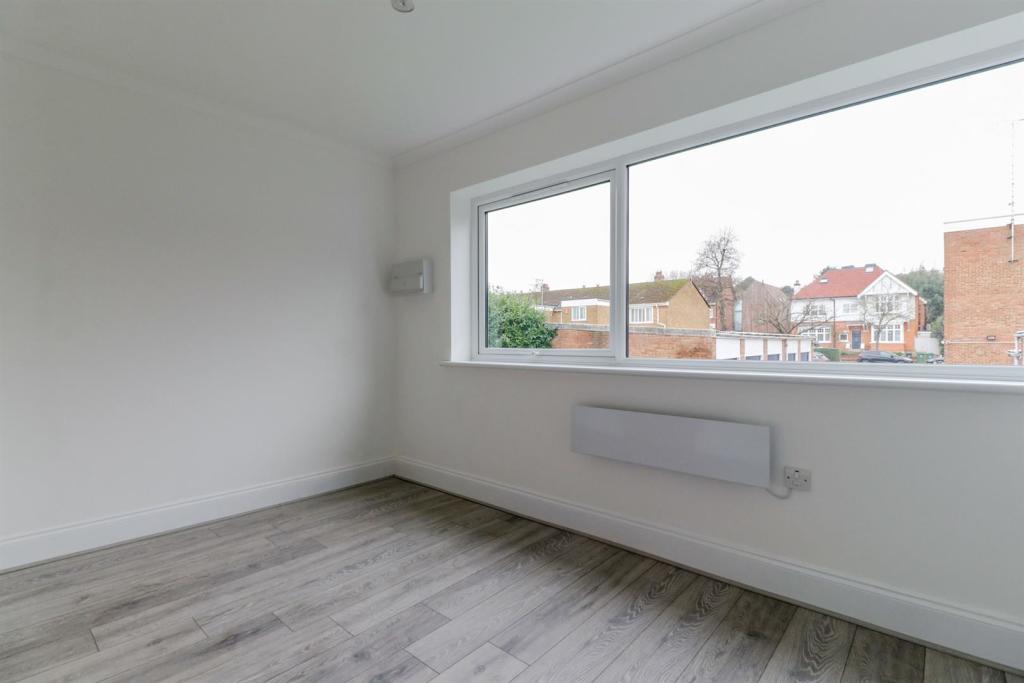 2 bedroom apartment for sale in Forest View, North Chingford E4