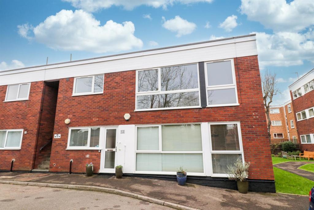 2 bedroom apartment for sale in Forest View, North Chingford E4