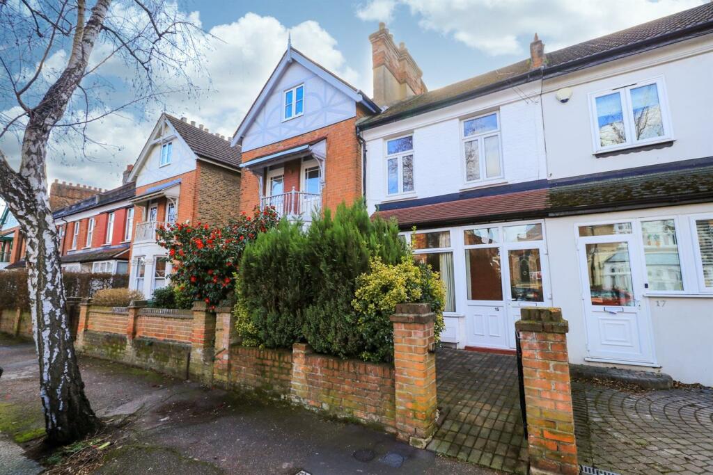 1 bedroom apartment for sale in Buxton Road, North Chingford E4