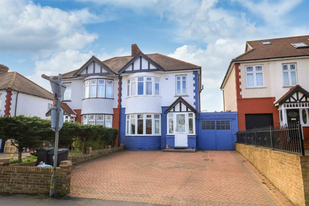 3 bedroom semidetached house for sale in Honey Lane, Waltham Abbey EN9