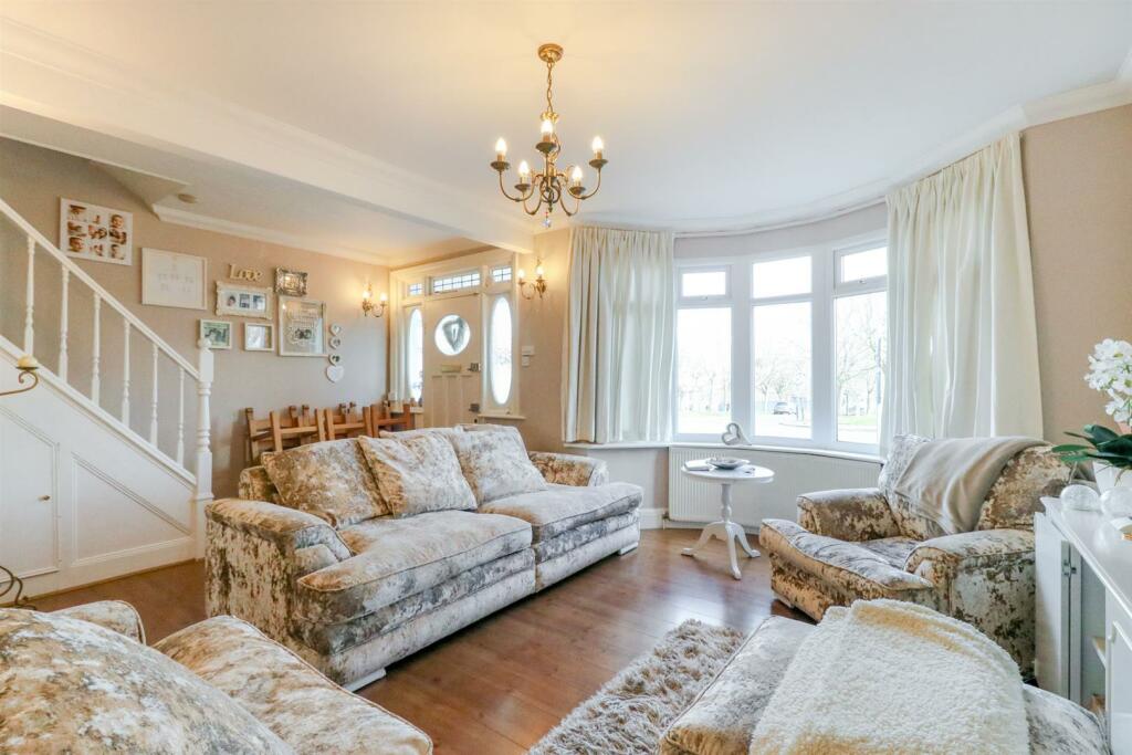 3 bedroom semidetached house for sale in Honey Lane, Waltham Abbey EN9