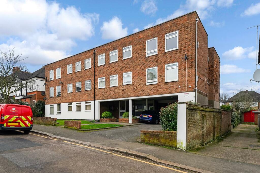 2 bedroom apartment for sale in Gordon Road, North Chingford, E4