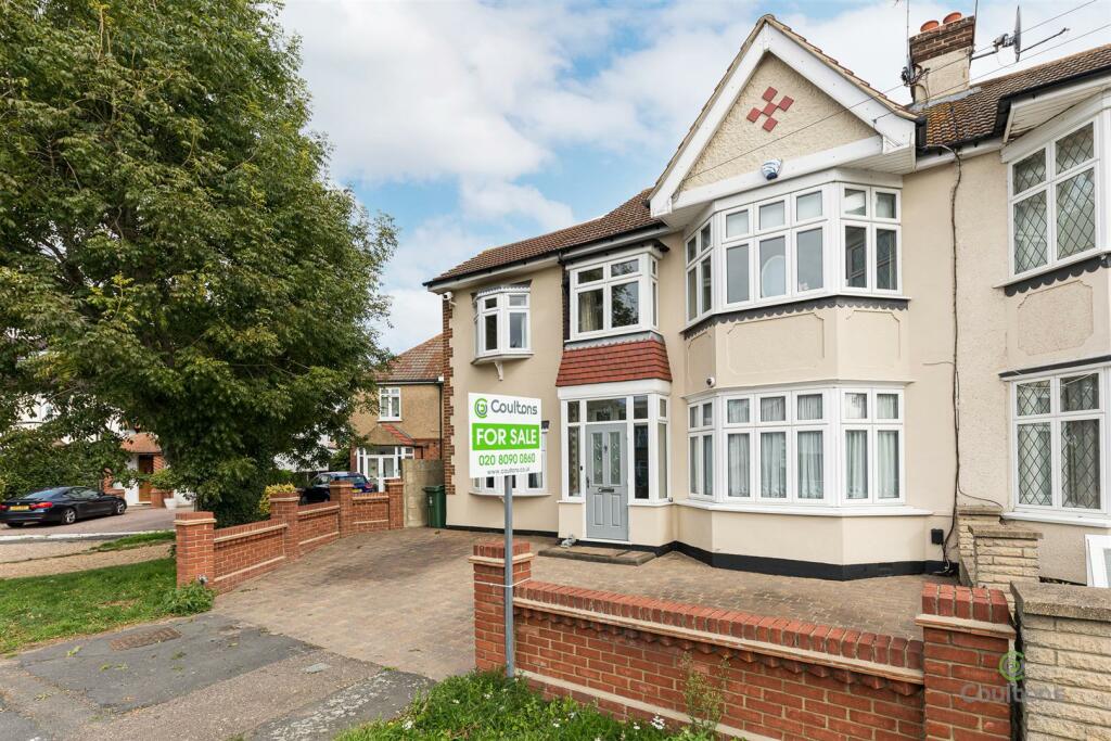 4 bedroom end of terrace house for sale in Endlebury Road, North Chingford, E4