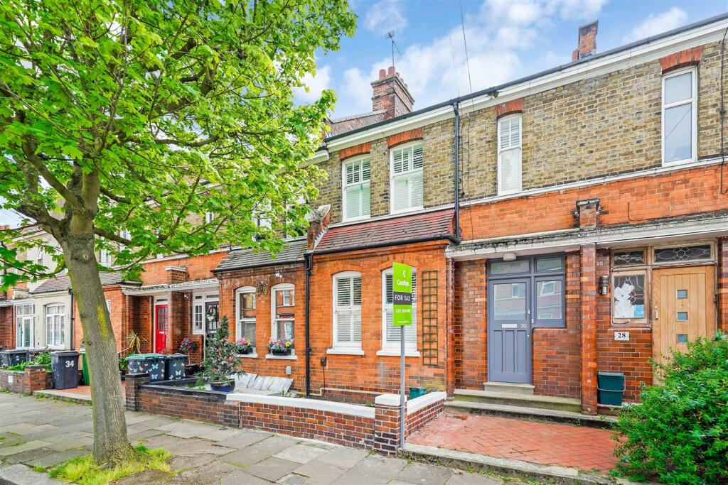 3 bedroom terraced house for sale in Hewitt Avenue, Noel Park N22