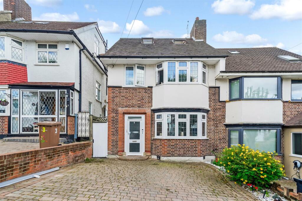 4 bedroom semidetached house for sale in Heriot Avenue, Chingford, E4