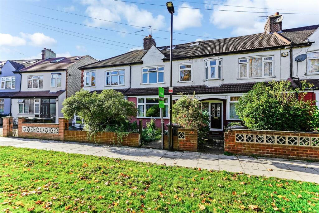 4 bedroom terraced house for sale in Downhills Way, Tottenham N17