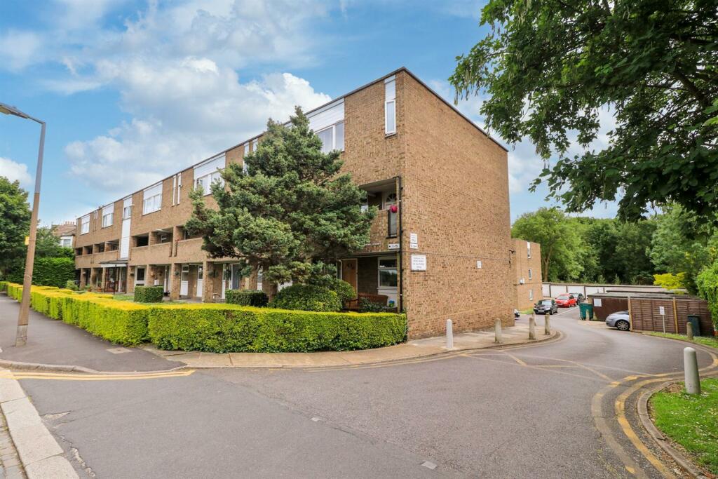 Main image of property: Chingford Avenue, Chingford E4