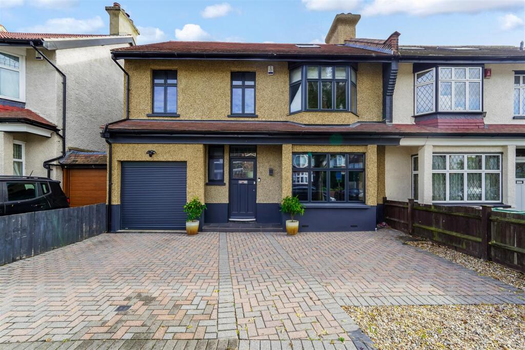 Main image of property: Eglington Road, North Chingford, E4