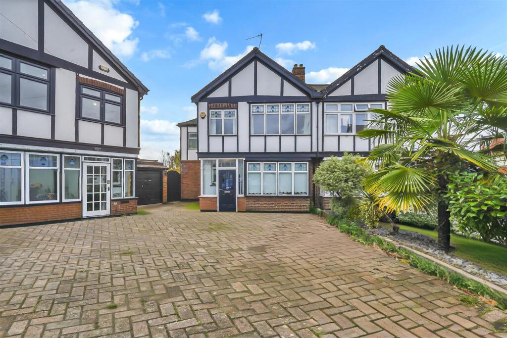 Main image of property: Middleton Close, Chingford, E4