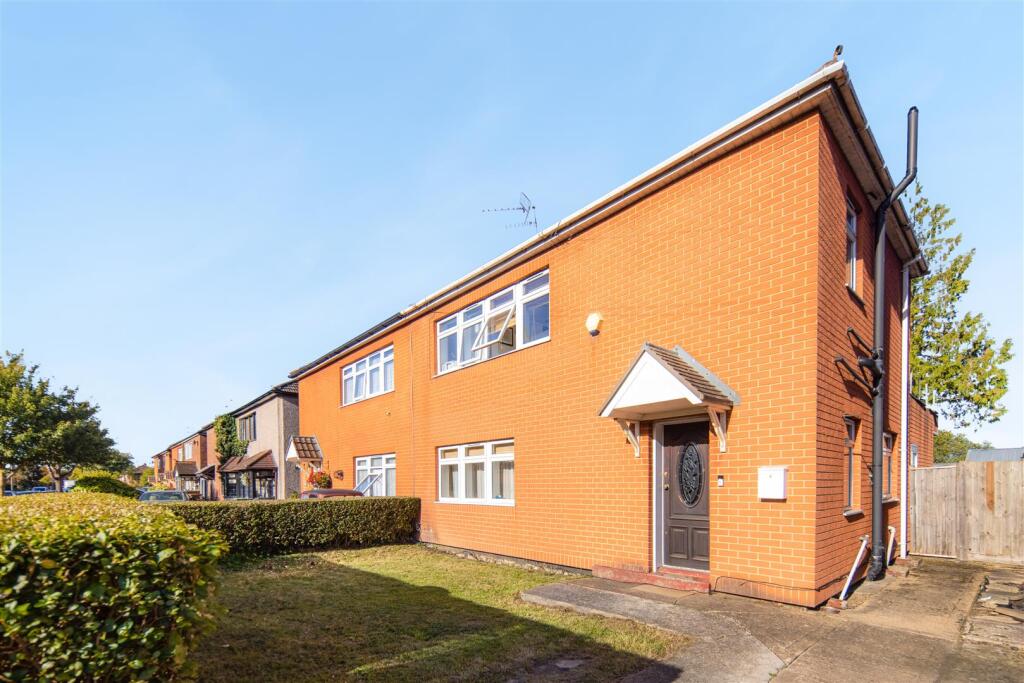 Main image of property: Valley Side, Chingford, E4
