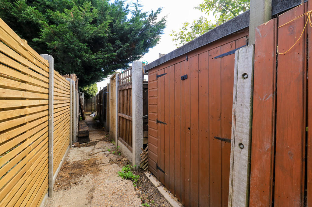 1 bedroom flat for sale in Stanley Road, North Chingford E4