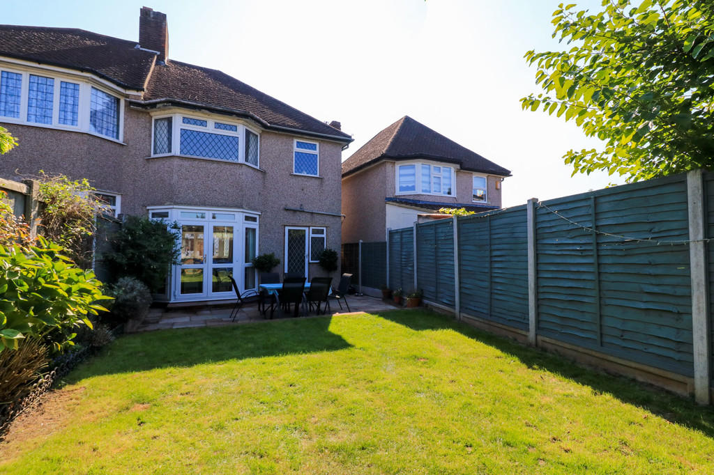 3 bedroom semidetached house for sale in Leadale Avenue, Chingford E4