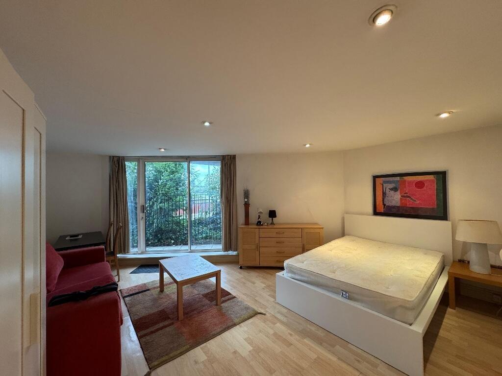 Main image of property: Nova Building, Newton Place, London, E14