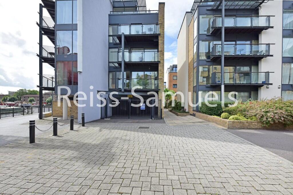 Main image of property: Boardwalk Place, Canary Wharf,London, E14