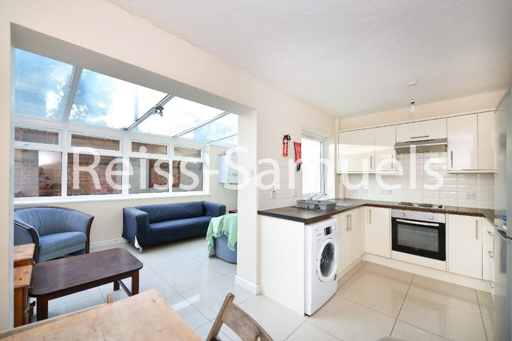 Main image of property: Barnfield Place, London, E14