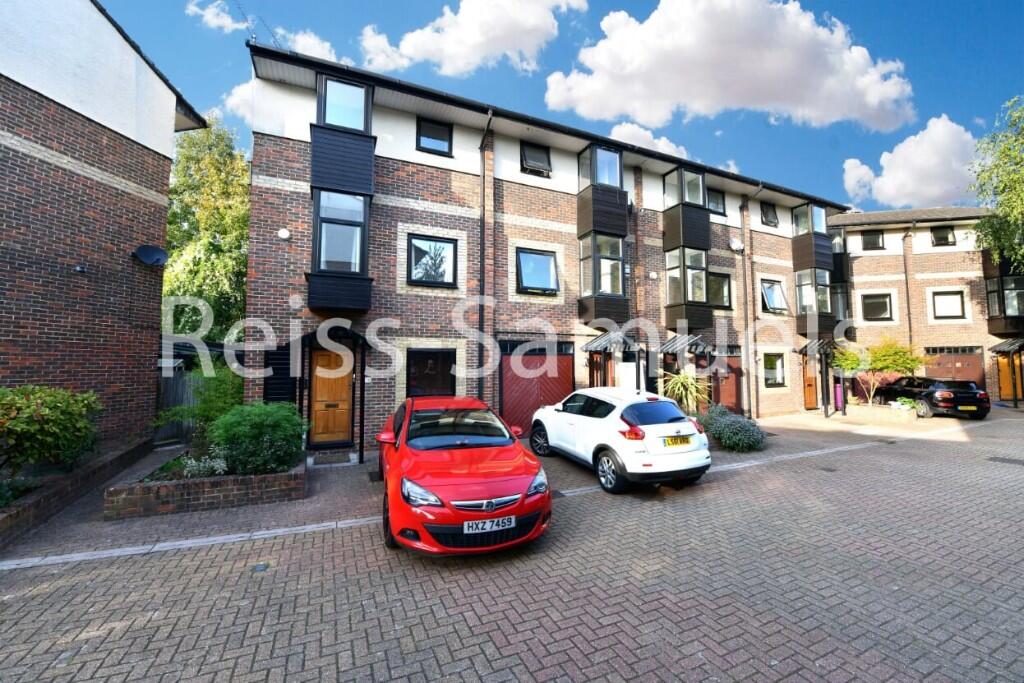 Main image of property: Barnfield Place,Isle of dogs, Canary Wharf, London, E14