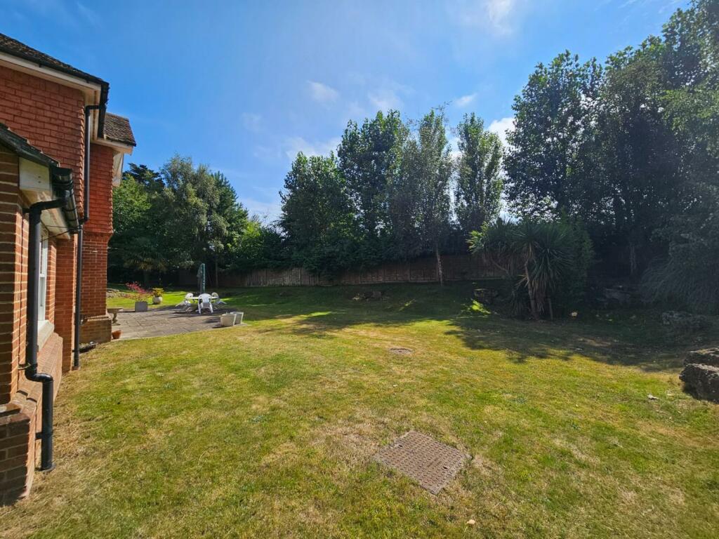 Additional property image - CLIFF ROAD, HYTHE