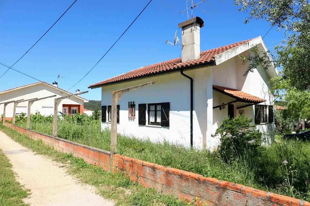 2 bedroom detached bungalow for sale in Miranda do Corvo, Beira Litoral