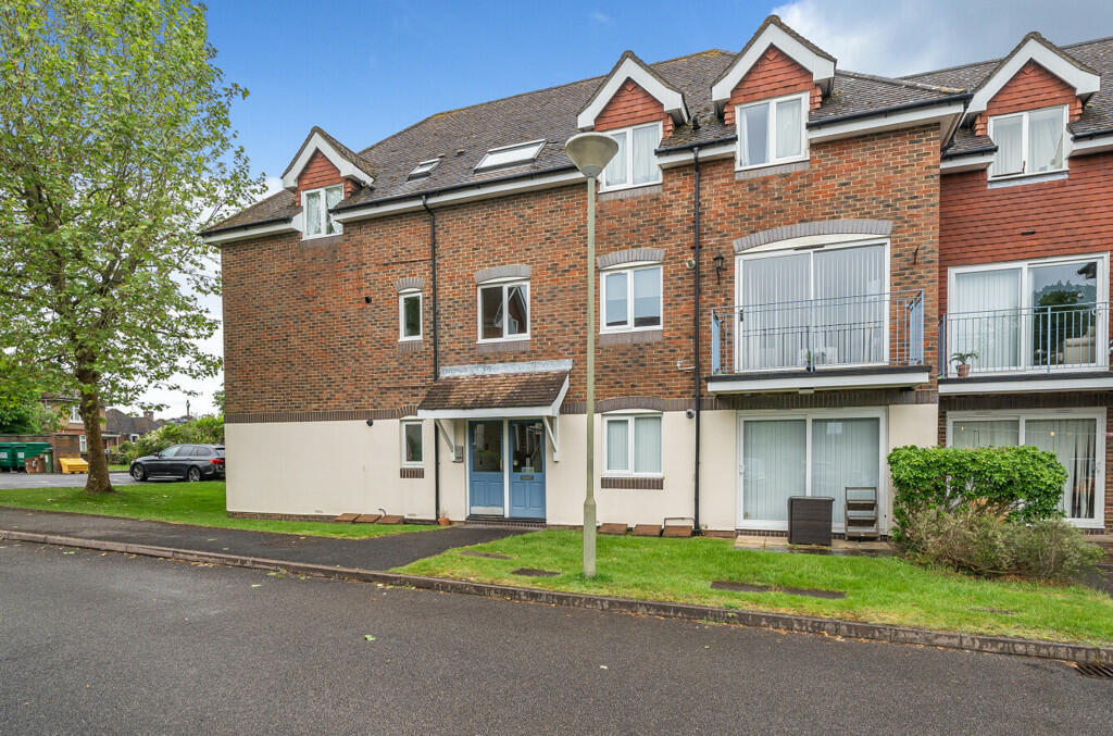 1 bedroom apartment for sale in Ladbroke Road, Redhill, Surrey, RH1