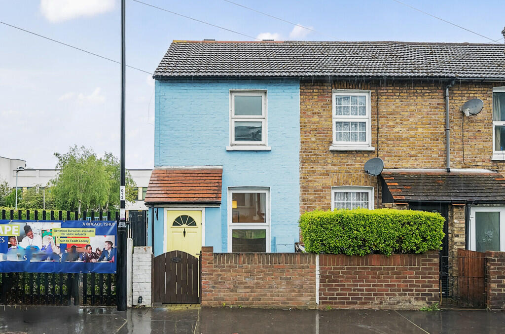 2 bedroom end of terrace house for sale in Selsdon Road, South Croydon, CR2