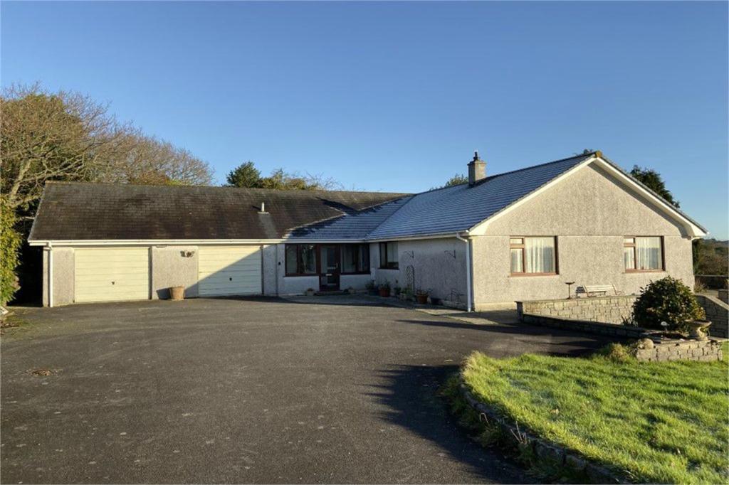 3 bedroom detached bungalow for sale in Silver Hill, Perranwell Station