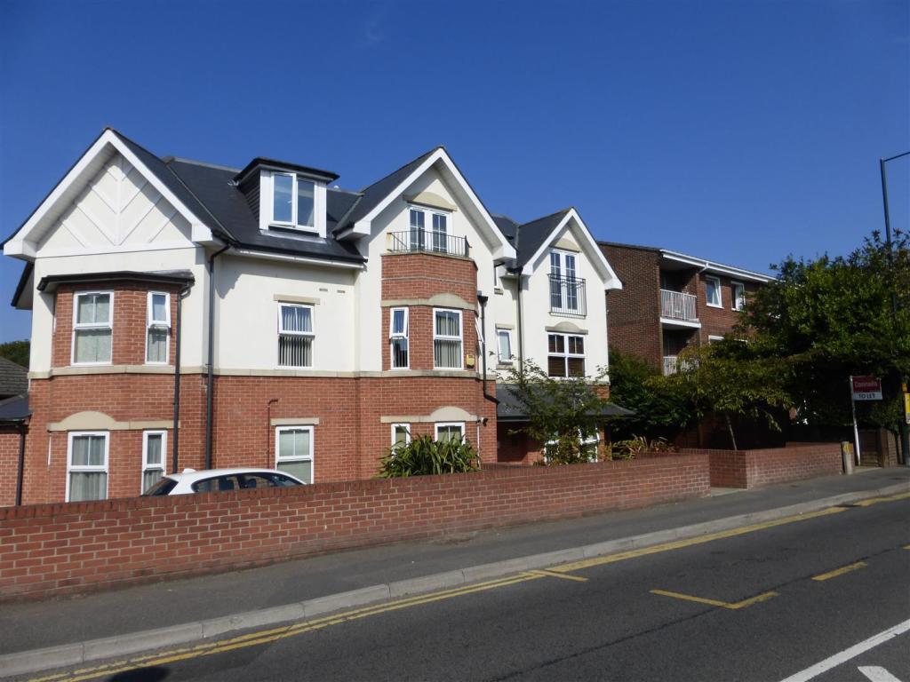 2 bedroom apartment for rent in Southbourne Road, BOURNEMOUTH, BH6