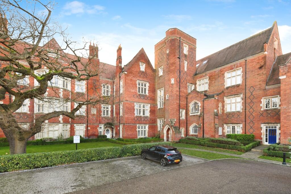 Main image of property: The Galleries, Warley, BRENTWOOD